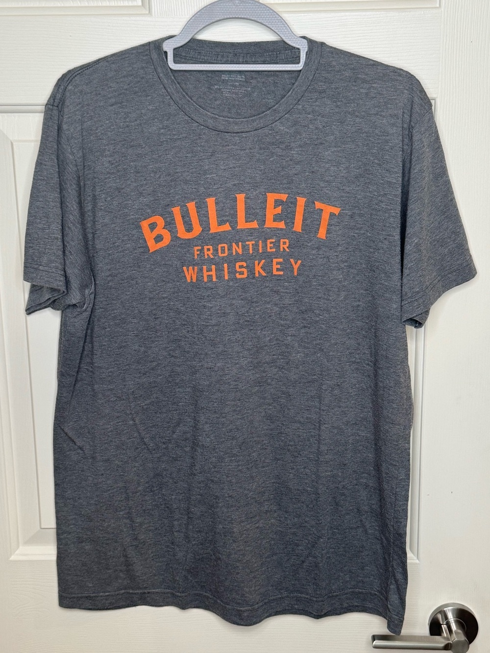 Vintage Bulleit Whiskey Men's Crew Neck T-Shirt - Charcoal Gray Orange Log L
